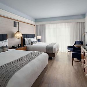 Queen Water View ADA Roll Shower